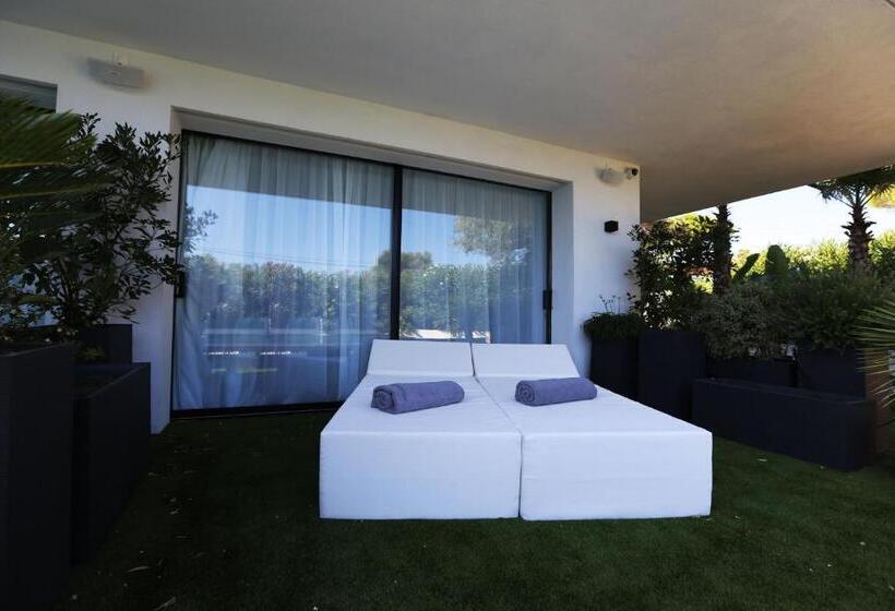 غرفة قياسية مطلّة علي حمام السباحة, Villa Miami