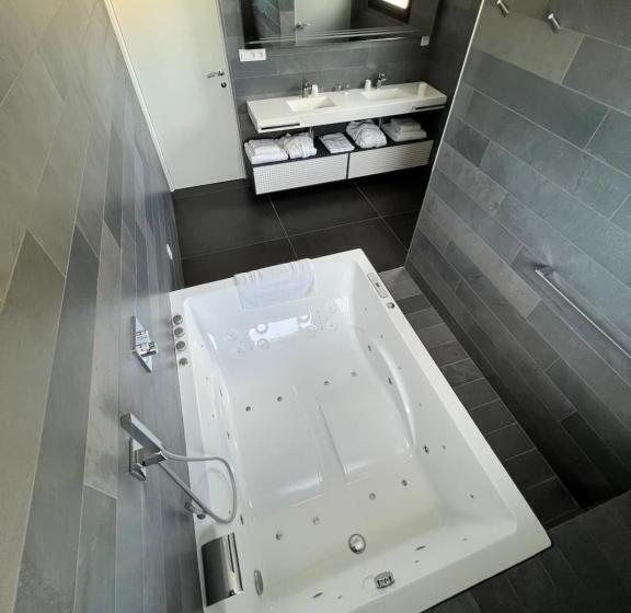 جناح ديلوكس, Villa Miami