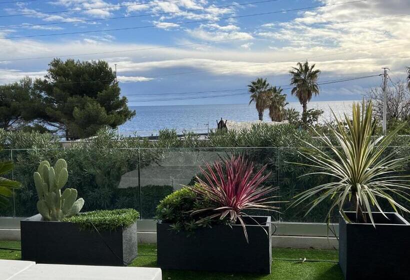 غرفة قياسية مطلّة علي البحر, Villa Miami