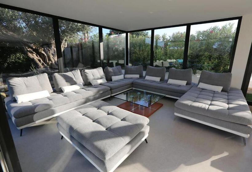 סוויטה, Villa Miami