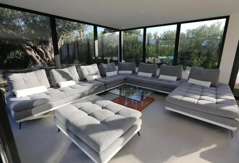 スイート, Villa Miami