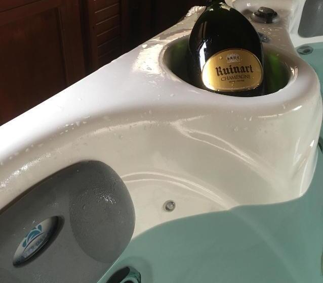 جناح, Villa Miami