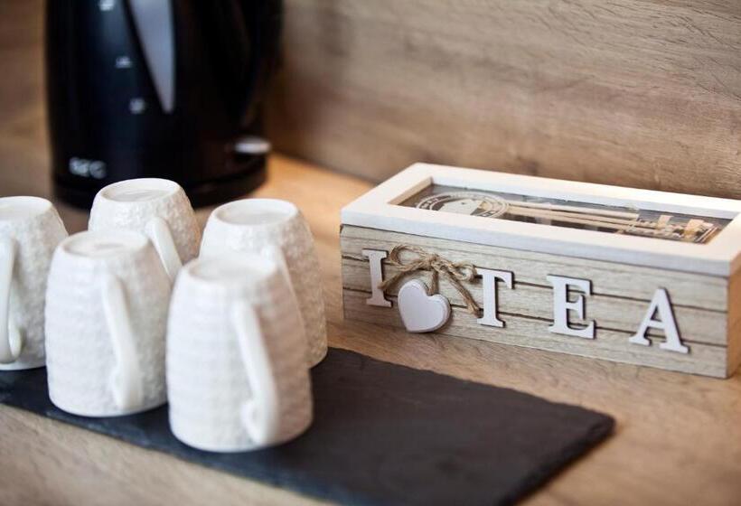 스탠다드 발코니 스튜디오, Athens Studios