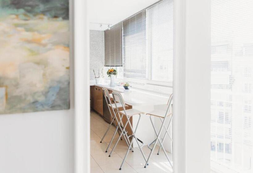 파노라마 전망 스위트, Athens Studios