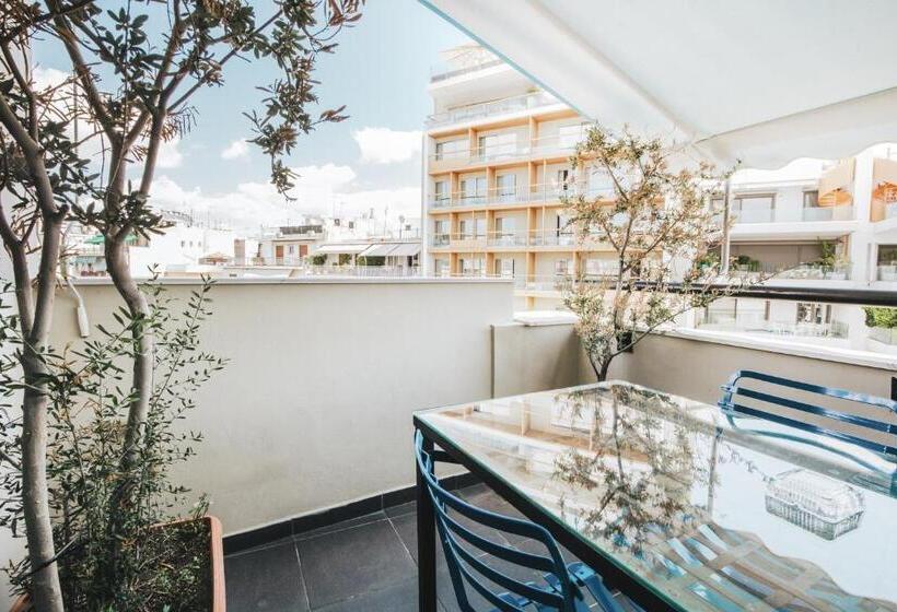 패밀리 스위트, Athens Studios