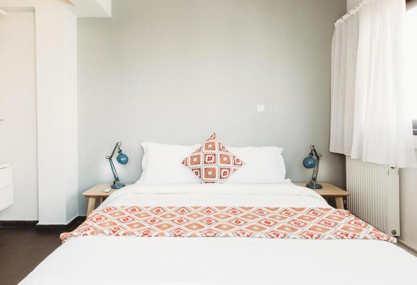 패밀리 스위트, Athens Studios