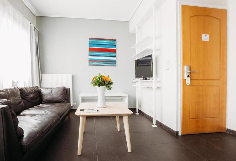 패밀리 스위트, Athens Studios