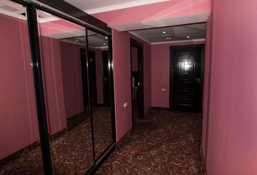 سوییت خانوادگی, Erebuni Hotel Yerevan