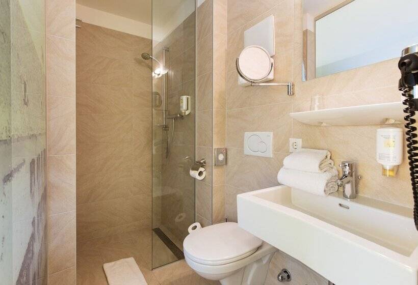 Четырехместный Номер Стандарт, Basic Hotel Innsbruck