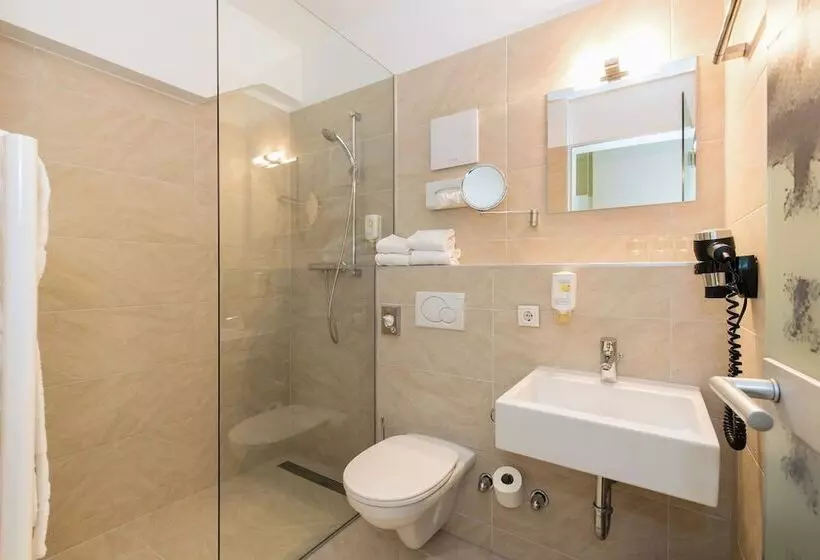 スタンダード４人部屋, Basic Hotel Innsbruck
