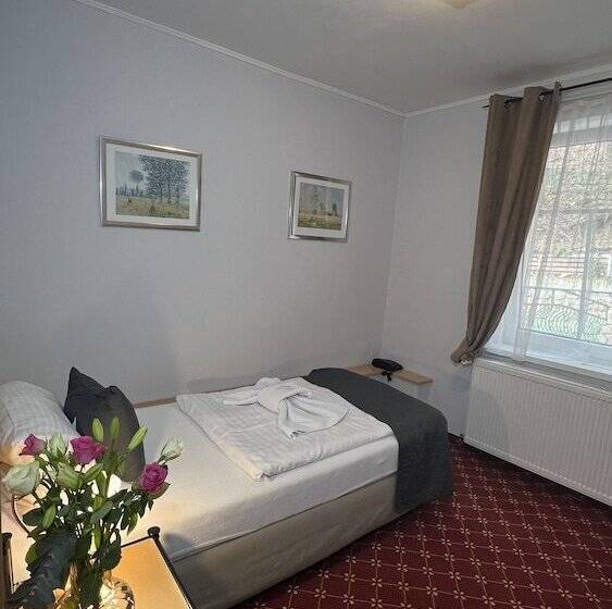 غرفة قياسية فردية, Boston