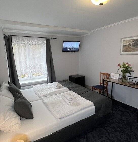 غرفة قياسية, Boston