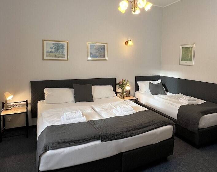 غرفة قياسية ثلاثية, Boston