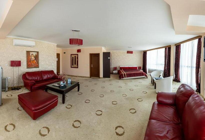 주니어 스위트, Palas