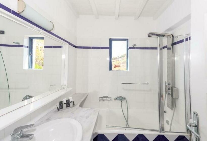 패밀리 룸, Penelope Village