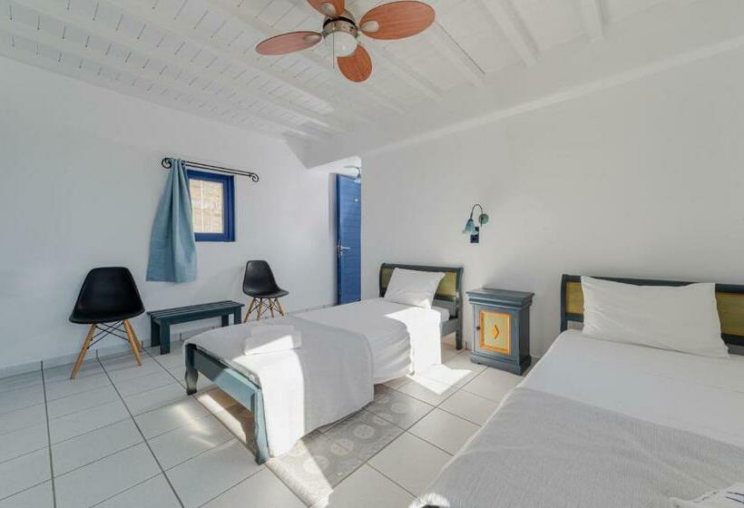 패밀리 룸, Penelope Village