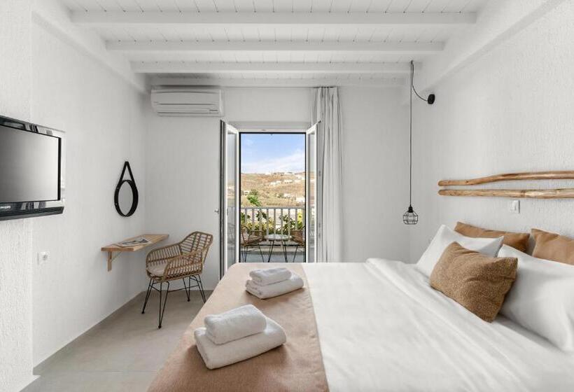 패밀리 룸, Penelope Village