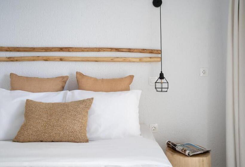 コンフォートルーム, Penelope Village