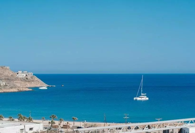 اتاق خانوادگی با چشم‌انداز دریا, Penelope Village