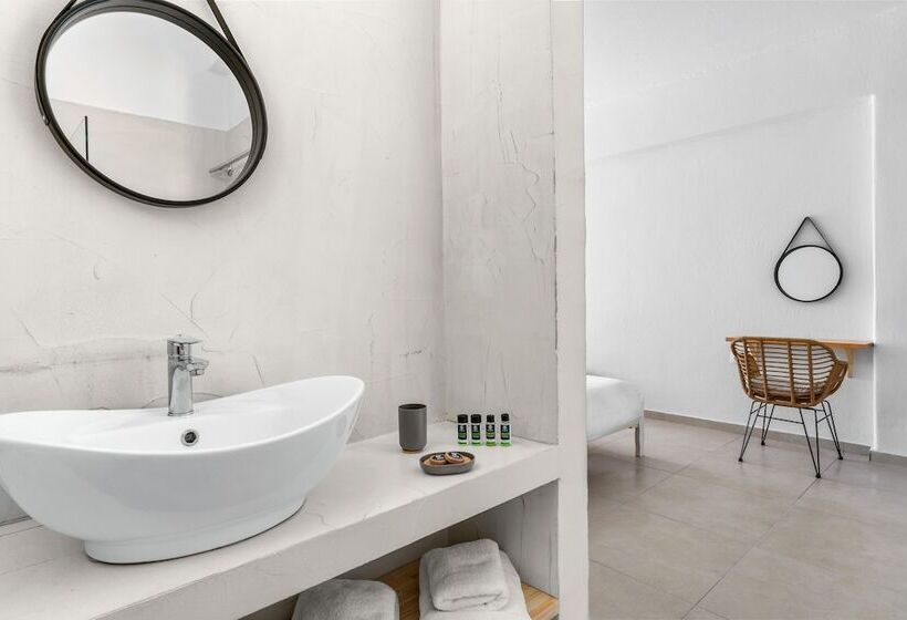 חדר קומפורט לשלושה, Penelope Village