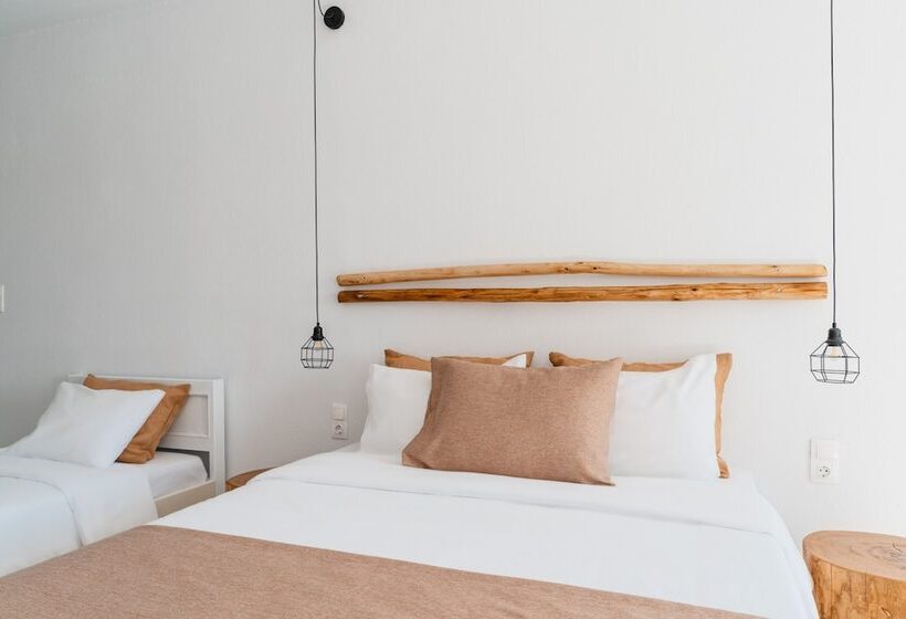 חדר קומפורט לשלושה, Penelope Village