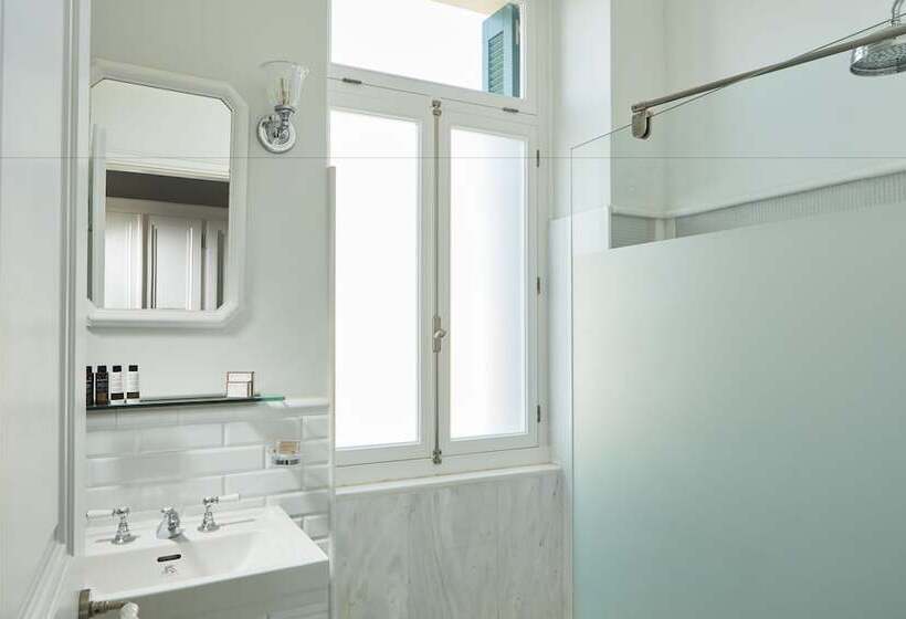 جناح سوبيريور, Poseidonion Grand