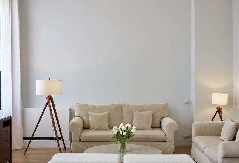 جناح سوبيريور, Poseidonion Grand