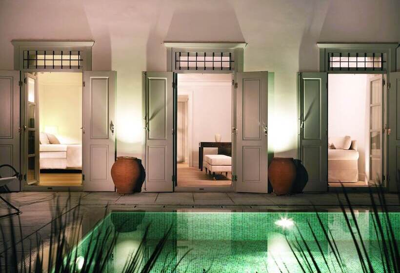 جناح مزود بحمام سباحة, Poseidonion Grand