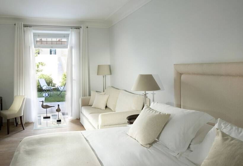 جناح مزود بحمام سباحة, Poseidonion Grand