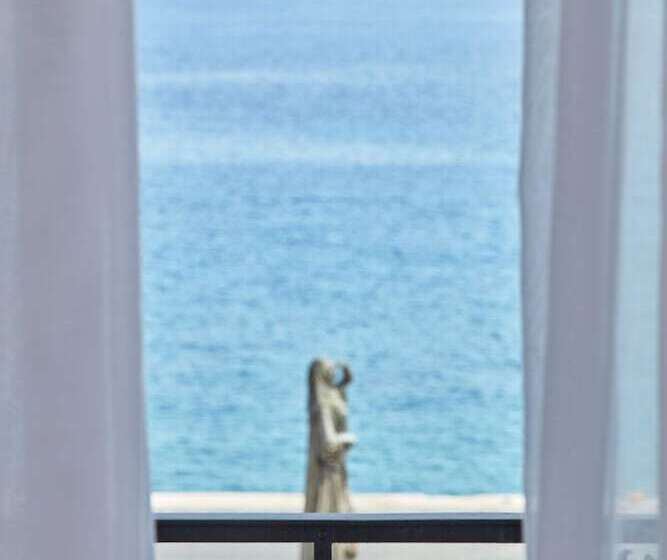 جناح, Poseidonion Grand