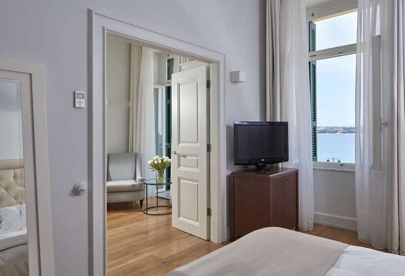 جناح, Poseidonion Grand