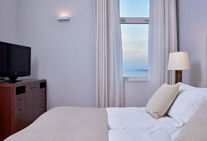 جناح ملكى, Poseidonion Grand