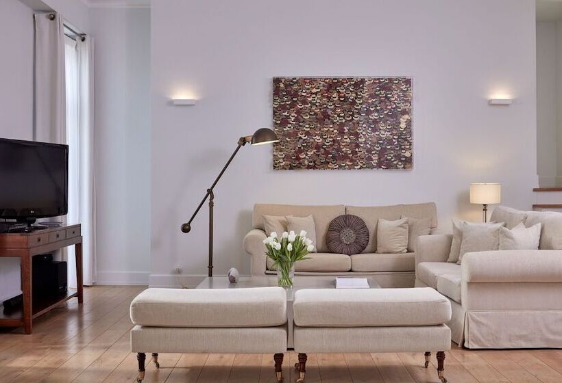 جناح ملكى, Poseidonion Grand