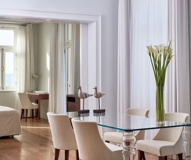 جناح ملكى, Poseidonion Grand