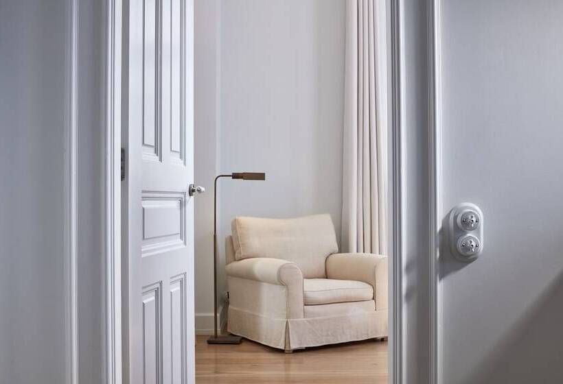 جناح سوبيريور, Poseidonion Grand