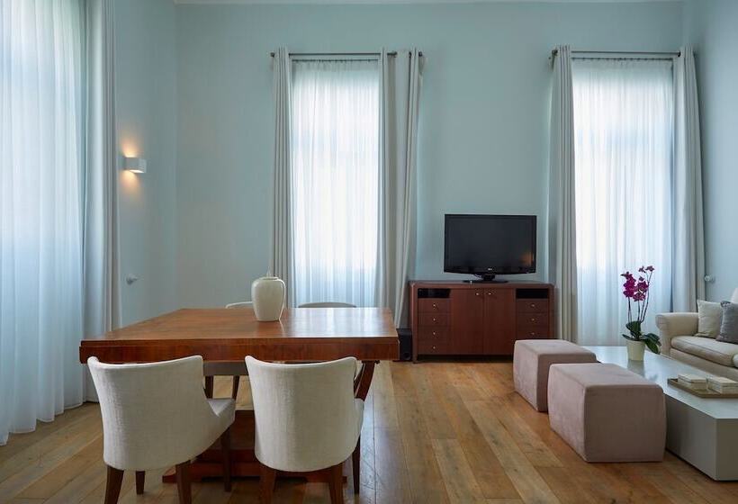 جناح سوبيريور, Poseidonion Grand