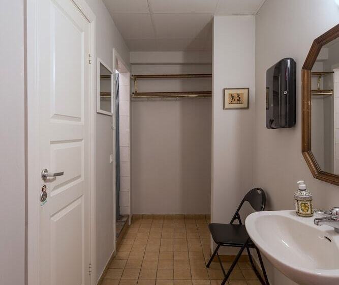 스탠다드 4인용 룸 공용 욕실, Reimersholme