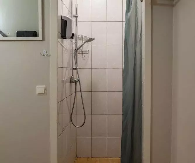 Standard Cuadruple Room Shared Bathroom