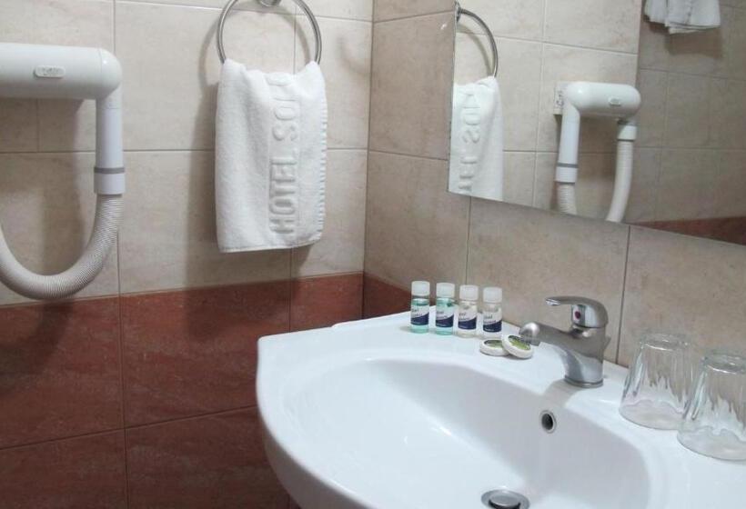 חדר משפחתי, Solomou Athens