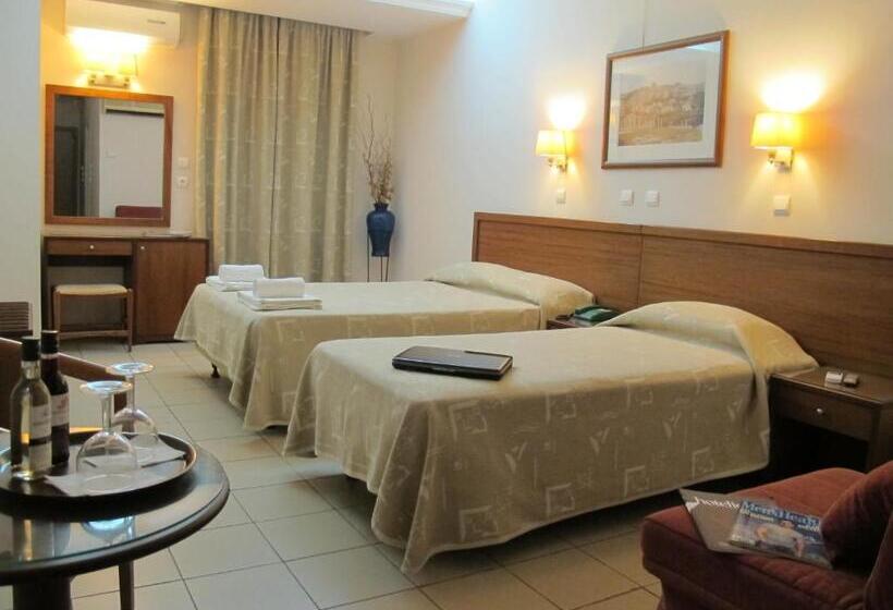 חדר משפחתי, Solomou Athens