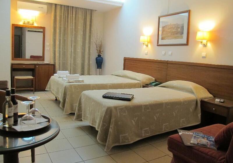 Quarto Triplo Estandar, Solomou Athens