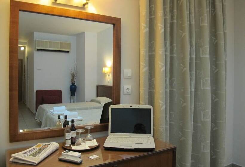 Quarto Triplo Estandar, Solomou Athens