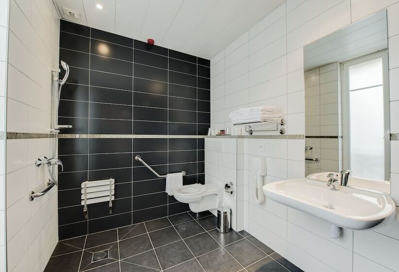 スタンダードトリプルルーム, Source