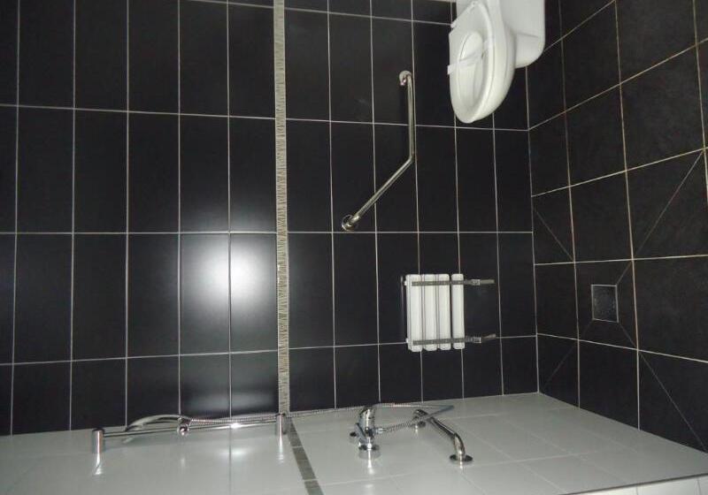 スタンダードトリプルルーム, Source