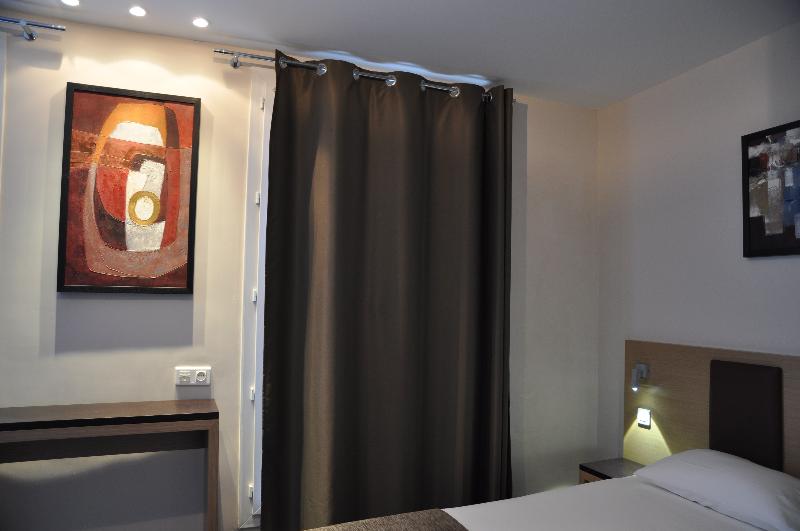 ファミリールーム, Source