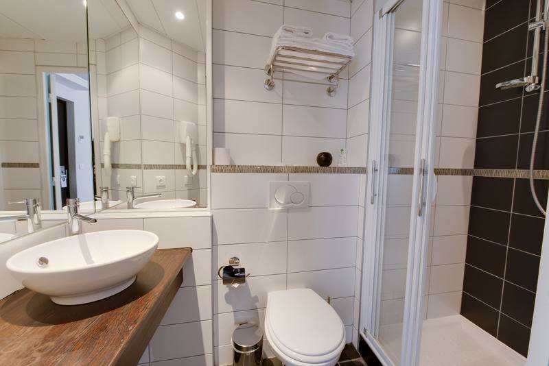 スタンダードルーム, Source