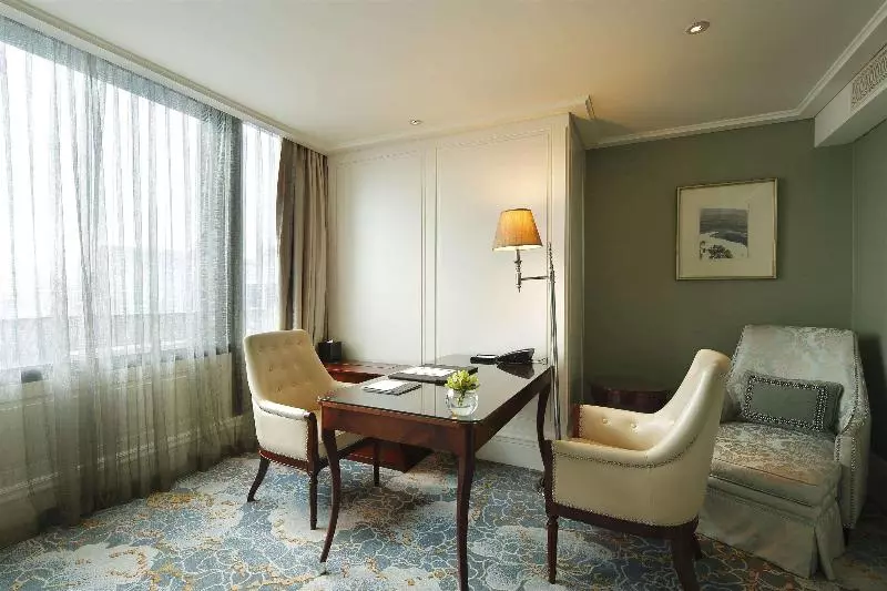 سوئیت جونیور با تخت بزرگ, Waldorf Astoria Shanghai On The Bund