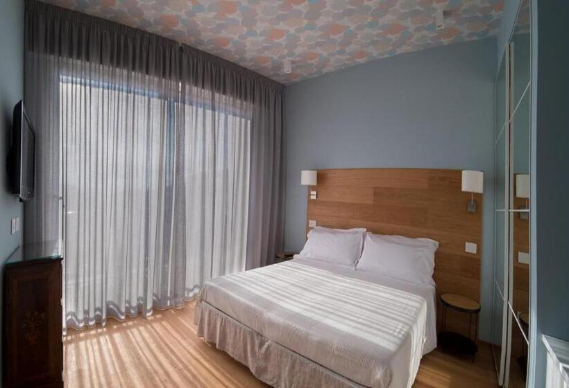 اتاق لوکس با بالکن, Gaya Resort