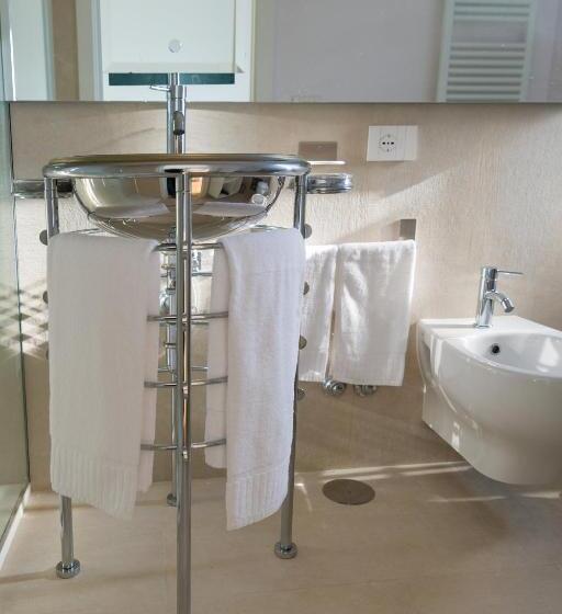 اتاق لوکس با بالکن, Gaya Resort