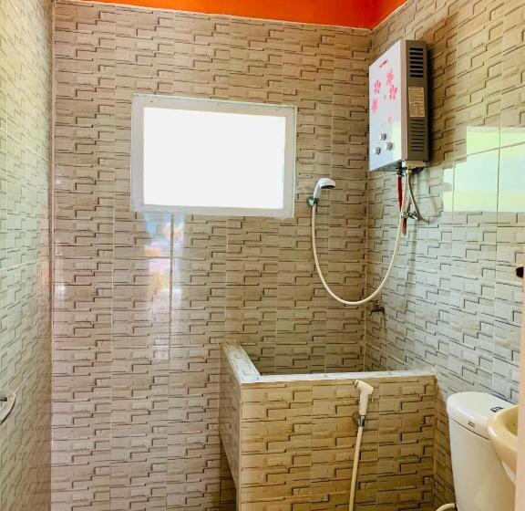 标准间带山景, Santoso Batu